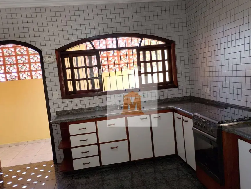 Sobrado com 3 quartos à venda, 280m2 em Jardim das Oliveiras, Jacarei - SP - imagem 6 Foto 6 de Sobrado com 3 quartos à venda, 280m2 em Jardim das Oliveiras, Jacarei - SP