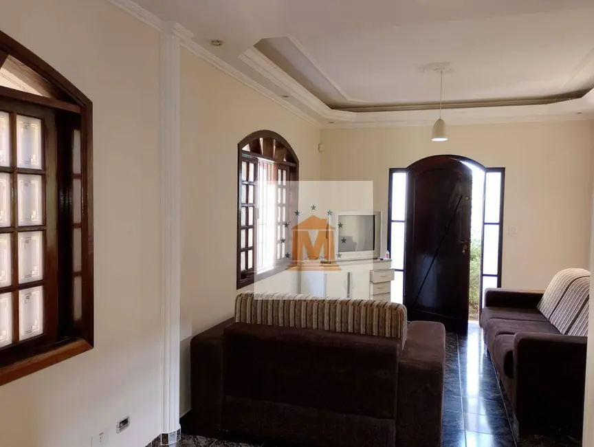 Sobrado com 3 quartos à venda, 280m2 em Jardim das Oliveiras, Jacarei - SP - imagem 4 Foto 4 de Sobrado com 3 quartos à venda, 280m2 em Jardim das Oliveiras, Jacarei - SP