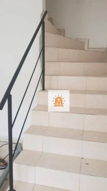 Foto 2 de Sobrado com 2 quartos à venda, 100m2 em Jardim Jacinto, Jacarei - SP
