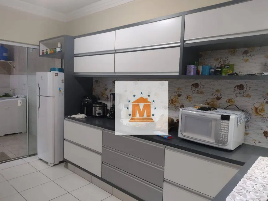 Foto 1 de Casa com 2 quartos à venda, 125m2 em Conjunto Habitacional Marinho, Jacarei - SP
