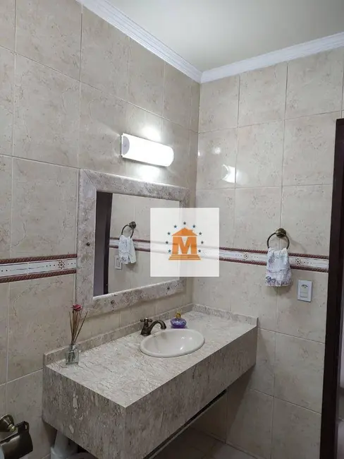 Sobrado com 3 quartos à venda, 178m2 em Jacarei - SP - imagem 3 Foto 3 de Sobrado com 3 quartos à venda, 178m2 em Jacarei - SP