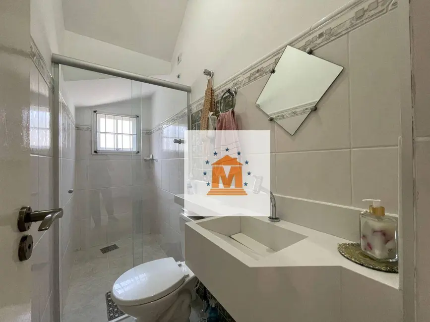 Sobrado com 3 quartos à venda, 250m2 em Jacarei - SP - imagem 7 Foto 7 de Sobrado com 3 quartos à venda, 250m2 em Jacarei - SP