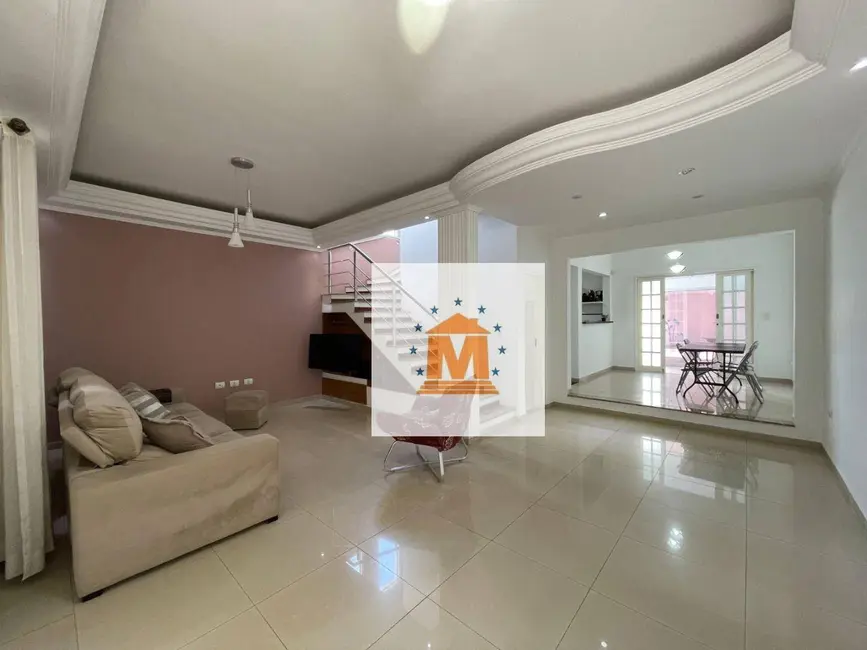 Sobrado com 3 quartos à venda, 250m2 em Jacarei - SP - imagem 2 Foto 2 de Sobrado com 3 quartos à venda, 250m2 em Jacarei - SP