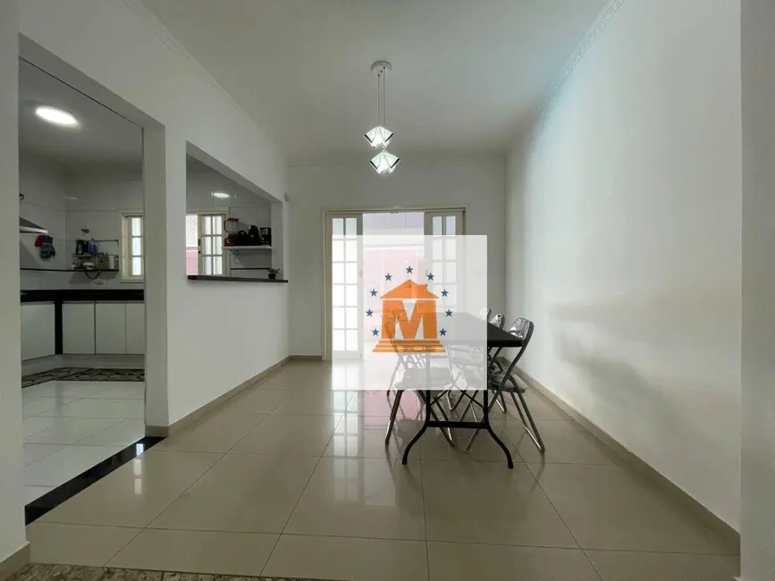 Sobrado com 3 quartos à venda, 250m2 em Jacarei - SP - imagem 9 Foto 9 de Sobrado com 3 quartos à venda, 250m2 em Jacarei - SP