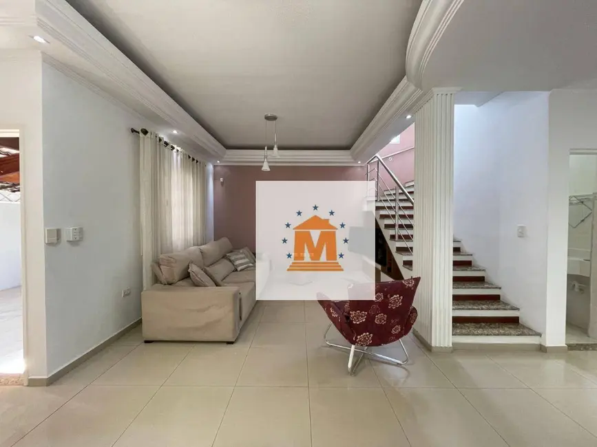 Sobrado com 3 quartos à venda, 250m2 em Jacarei - SP - imagem 3 Foto 3 de Sobrado com 3 quartos à venda, 250m2 em Jacarei - SP