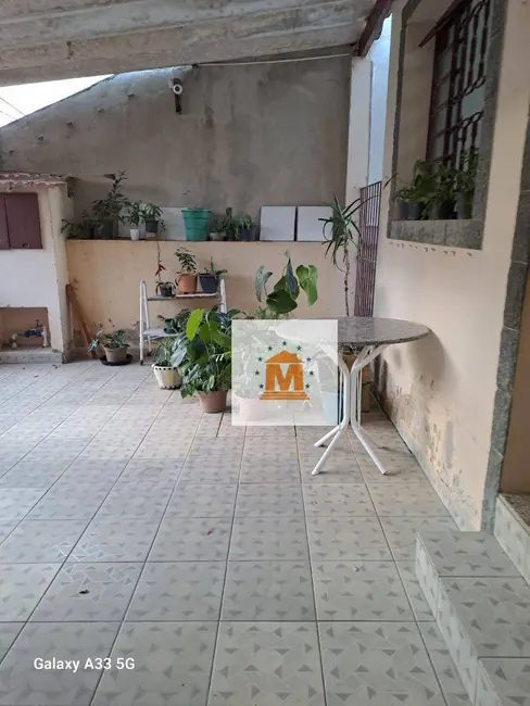 Foto 2 de Casa com 2 quartos à venda, 175m2 em Jardim das Oliveiras, Jacarei - SP