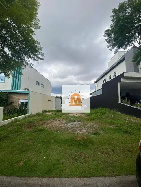 Foto 1 de Terreno / Lote à venda, 250m2 em Jacarei - SP