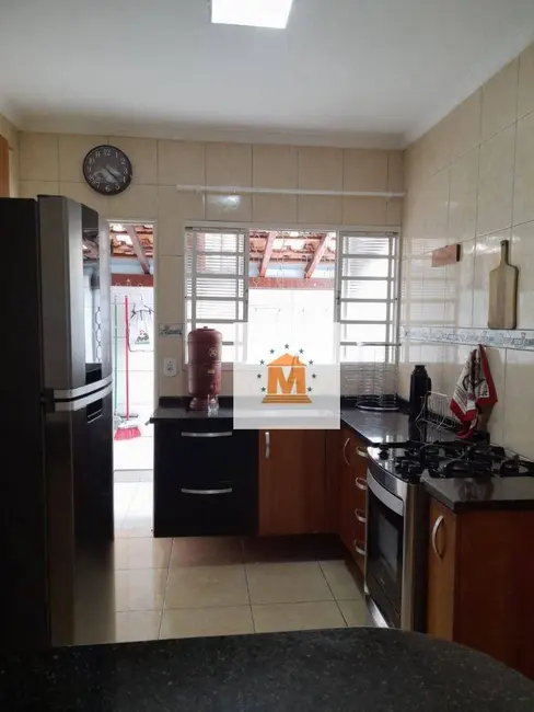 Foto 3 de Casa de Condomínio com 2 quartos à venda, 130m2 em Jardim Maria Amélia, Jacarei - SP