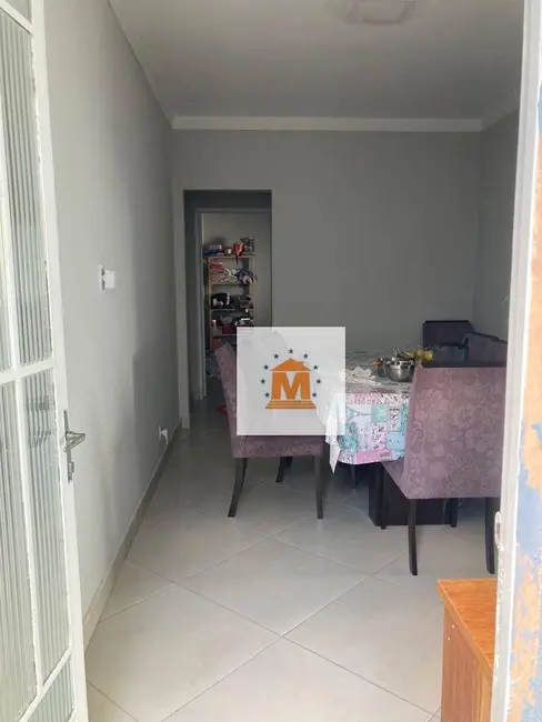 Sobrado com 3 quartos à venda, 215m2 em Jardim Santa Maria, Jacarei - SP - imagem 7 Foto 7 de Sobrado com 3 quartos à venda, 215m2 em Jardim Santa Maria, Jacarei - SP