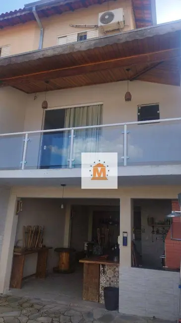 Foto 1 de Sobrado com 4 quartos à venda, 150m2 em Bandeira Branca, Jacarei - SP