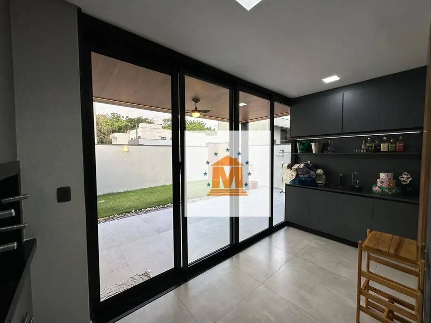 Foto 1 de Sobrado com 4 quartos à venda, 200m2 em Jardim Jacinto, Jacarei - SP