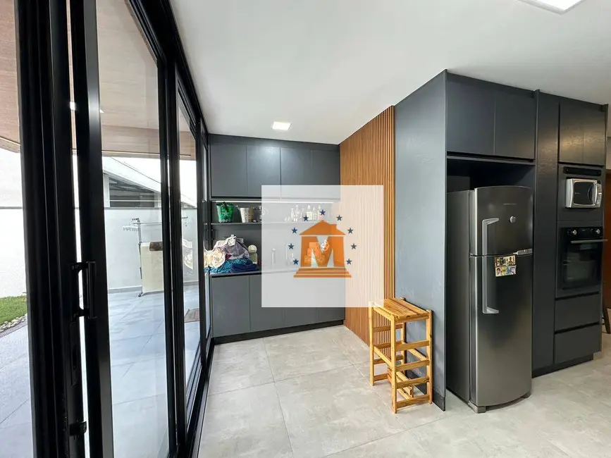 Foto 4 de Sobrado com 4 quartos à venda, 200m2 em Jardim Jacinto, Jacarei - SP