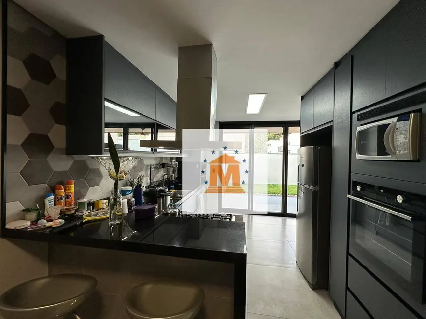 Foto 3 de Sobrado com 4 quartos à venda, 200m2 em Jardim Jacinto, Jacarei - SP