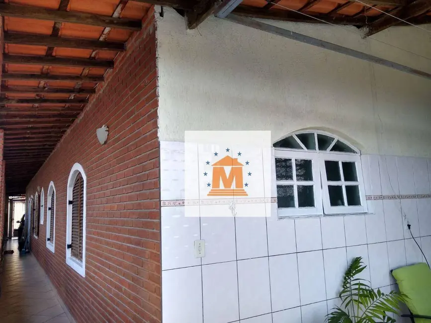 Sobrado com 2 quartos à venda, 243m2 em Parque Santo Antônio, Jacarei - SP - imagem 8 Foto 8 de Sobrado com 2 quartos à venda, 243m2 em Parque Santo Antônio, Jacarei - SP