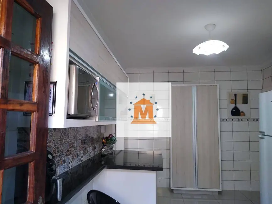 Sobrado com 2 quartos à venda, 243m2 em Parque Santo Antônio, Jacarei - SP - imagem 4 Foto 4 de Sobrado com 2 quartos à venda, 243m2 em Parque Santo Antônio, Jacarei - SP