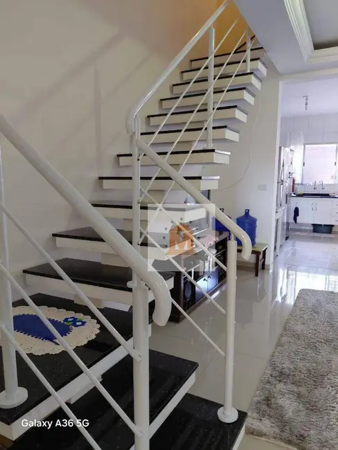 Sobrado com 3 quartos à venda, 125m2 em Vila Ita, Jacarei - SP - imagem 2 Foto 2 de Sobrado com 3 quartos à venda, 125m2 em Vila Ita, Jacarei - SP