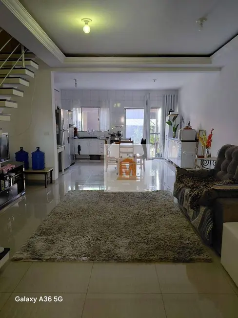 Sobrado com 3 quartos à venda, 125m2 em Vila Ita, Jacarei - SP - imagem 1 Foto 1 de Sobrado com 3 quartos à venda, 125m2 em Vila Ita, Jacarei - SP