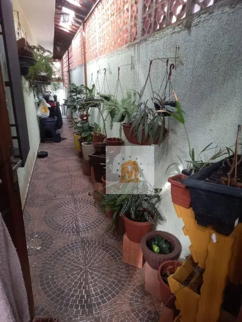 Foto 3 de Sobrado com 4 quartos à venda, 175m2 em Parque Santo Antônio, Jacarei - SP