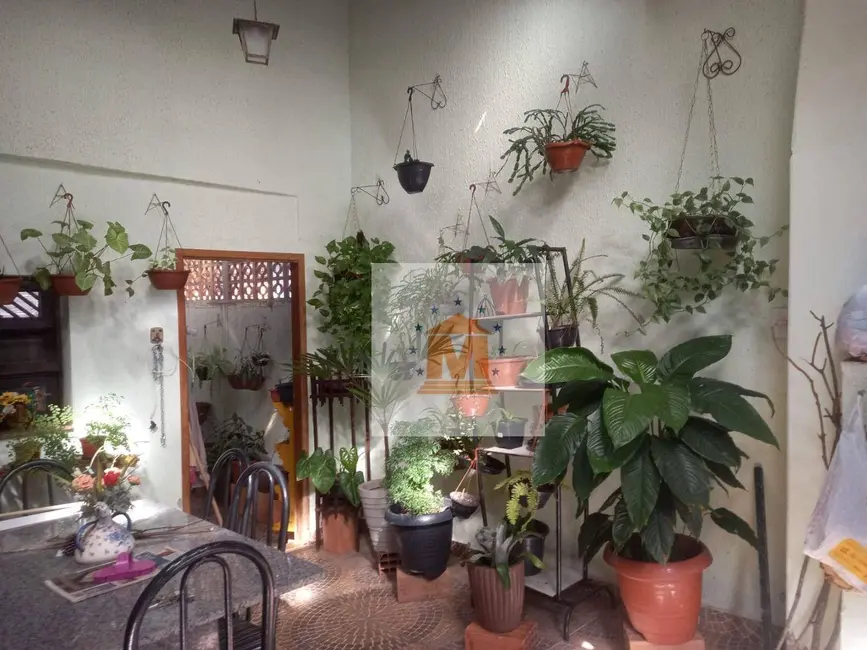 Foto 2 de Sobrado com 4 quartos à venda, 175m2 em Parque Santo Antônio, Jacarei - SP