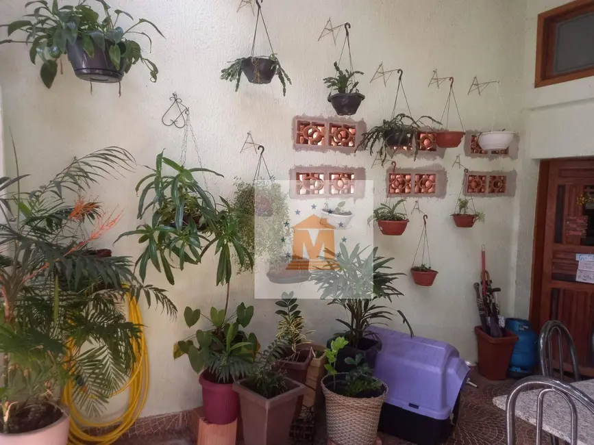 Foto 1 de Sobrado com 4 quartos à venda, 175m2 em Parque Santo Antônio, Jacarei - SP