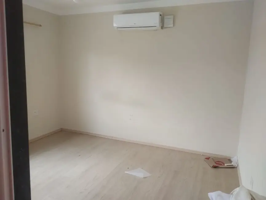 Foto 8 de Sobrado com 3 quartos à venda, 162m2 em Parque dos Príncipes, Jacarei - SP