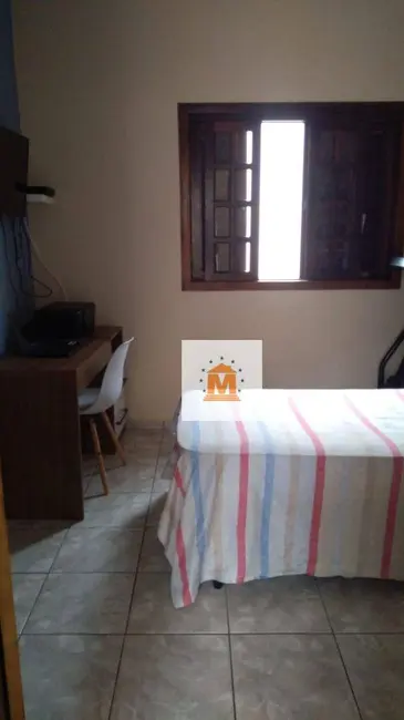 Foto 6 de Sobrado com 3 quartos à venda, 250m2 em Jardim Terras de São João, Jacarei - SP