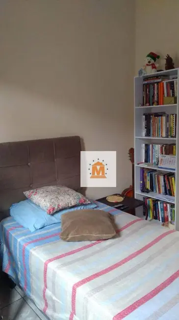 Foto 4 de Sobrado com 3 quartos à venda, 250m2 em Jardim Terras de São João, Jacarei - SP