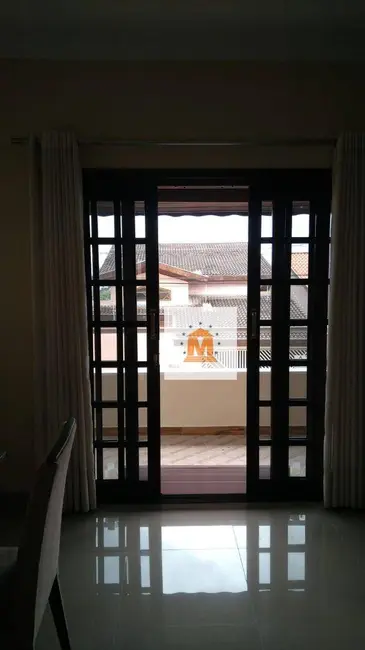 Foto 8 de Sobrado com 3 quartos à venda, 250m2 em Jardim Terras de São João, Jacarei - SP