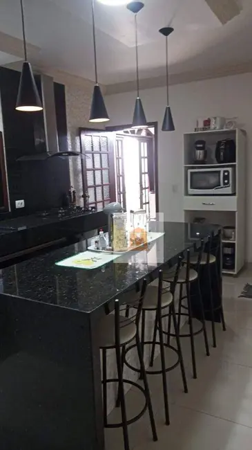 Foto 3 de Sobrado com 3 quartos à venda, 273m2 em Parque dos Príncipes, Jacarei - SP