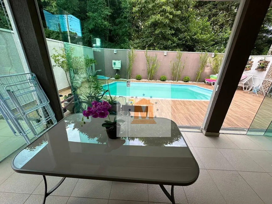 Foto 5 de Sobrado com 3 quartos à venda, 250m2 em Parque Califórnia, Jacarei - SP