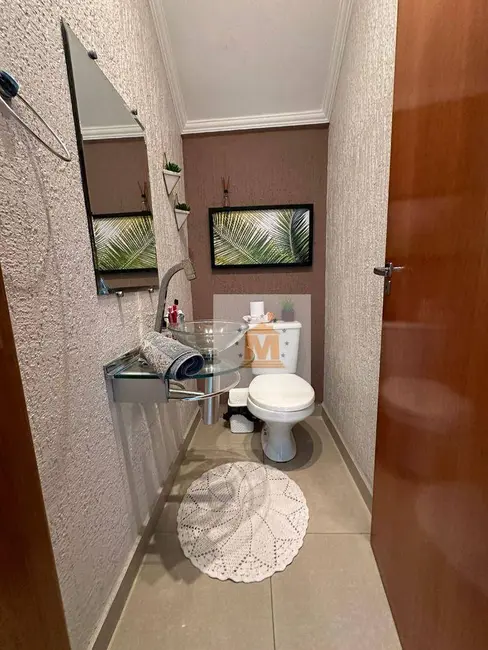 Foto 4 de Sobrado com 3 quartos à venda, 250m2 em Parque Califórnia, Jacarei - SP