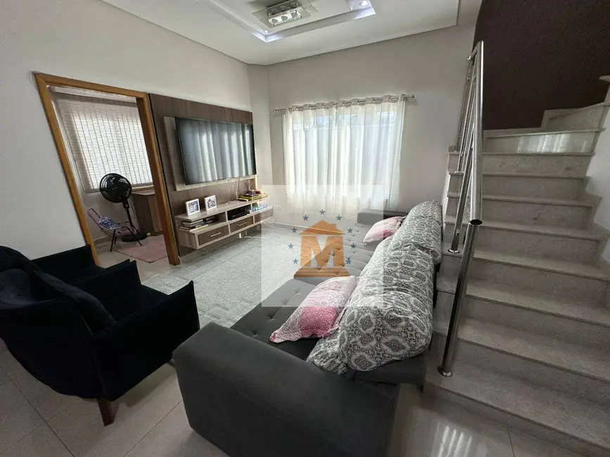 Foto 1 de Sobrado com 3 quartos à venda, 250m2 em Parque Califórnia, Jacarei - SP