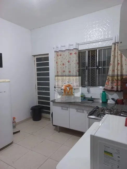 Foto 2 de Casa com 2 quartos à venda, 150m2 em Vila Zezé, Jacarei - SP