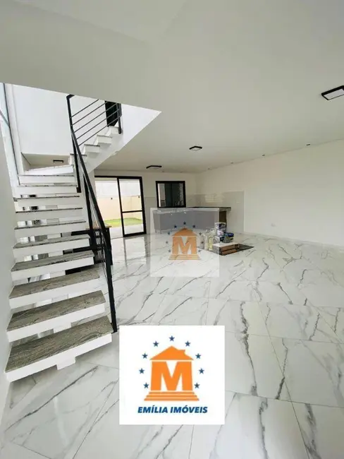 Foto 1 de Sobrado com 3 quartos à venda, 200m2 em Jardim Jacinto, Jacarei - SP