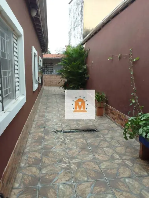 Foto 2 de Casa com 3 quartos à venda, 197m2 em Jardim São José, Jacarei - SP