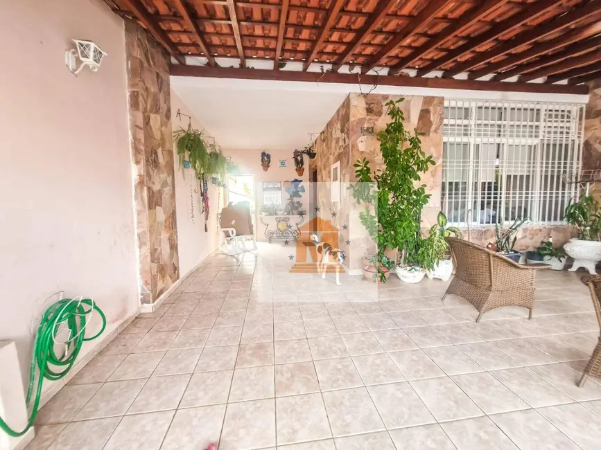 Foto 4 de Casa com 3 quartos à venda, 187m2 em Jardim Santa Maria, Jacarei - SP