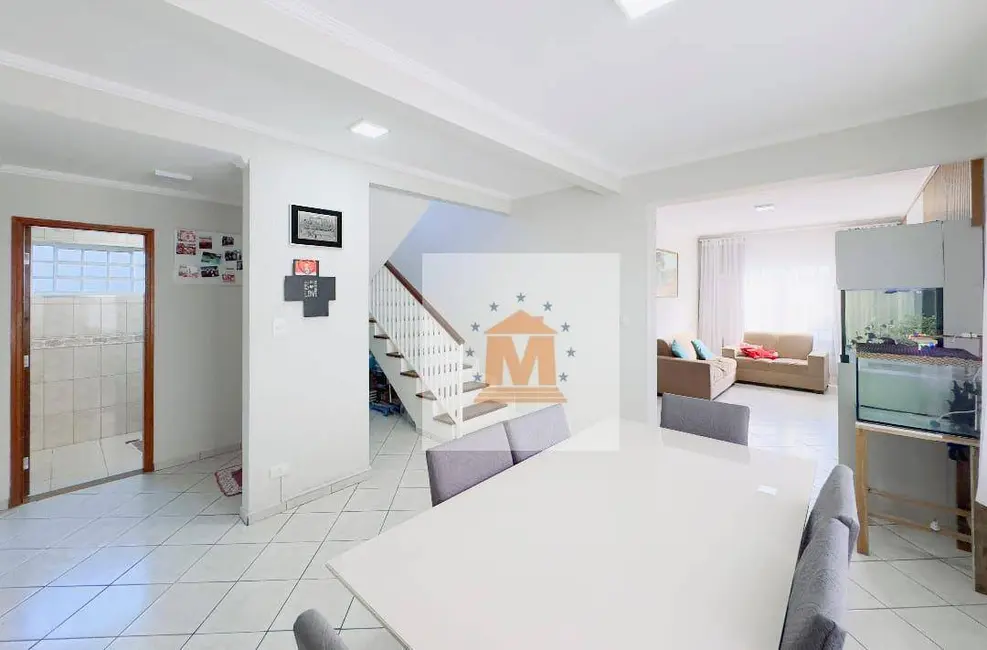 Foto 2 de Sobrado com 4 quartos à venda, 360m2 em Parque Santo Antônio, Jacarei - SP