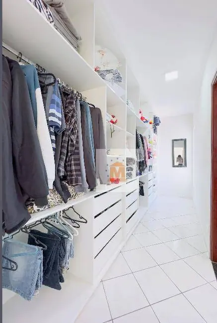 Foto 4 de Sobrado com 4 quartos à venda, 360m2 em Parque Santo Antônio, Jacarei - SP