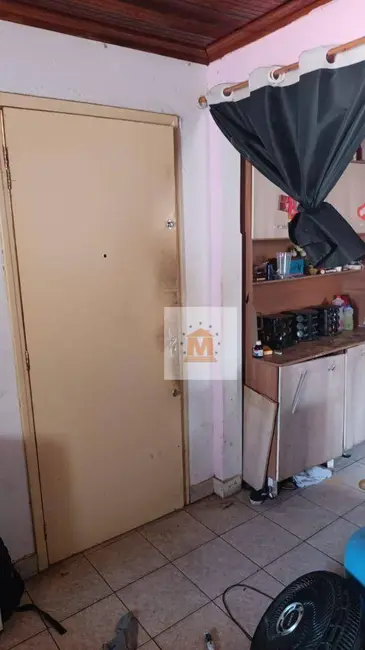 Foto 9 de Casa com 2 quartos à venda, 198m2 em Jardim Jacinto, Jacarei - SP