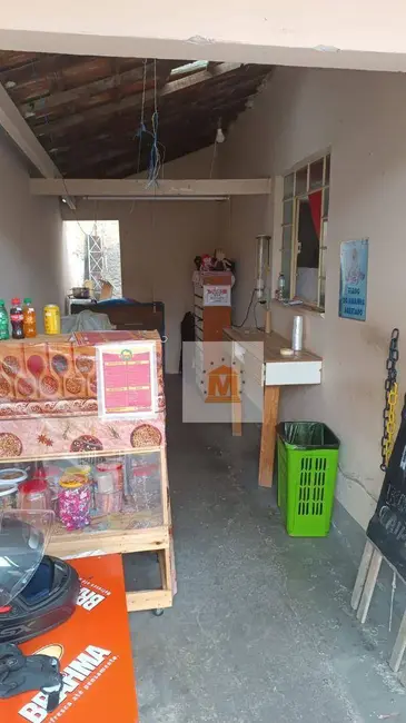 Foto 2 de Casa com 2 quartos à venda, 198m2 em Jardim Jacinto, Jacarei - SP