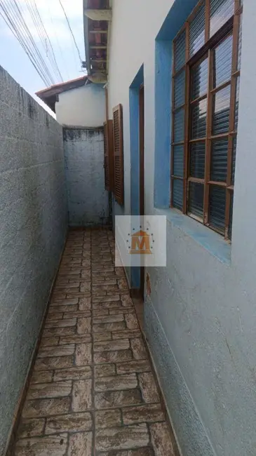 Foto 3 de Casa com 2 quartos à venda, 216m2 em Jardim Jacinto, Jacarei - SP
