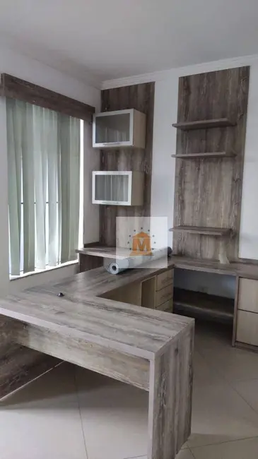 Foto 1 de Sobrado com 3 quartos à venda, 250m2 em Jacarei - SP