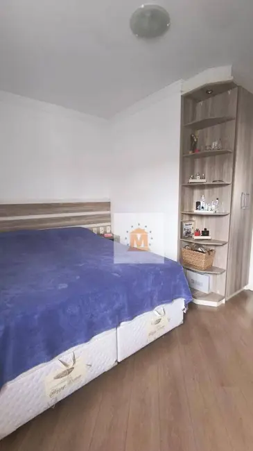 Sobrado com 3 quartos à venda em Jacarei - SP - imagem 8 Foto 8 de Sobrado com 3 quartos à venda em Jacarei - SP