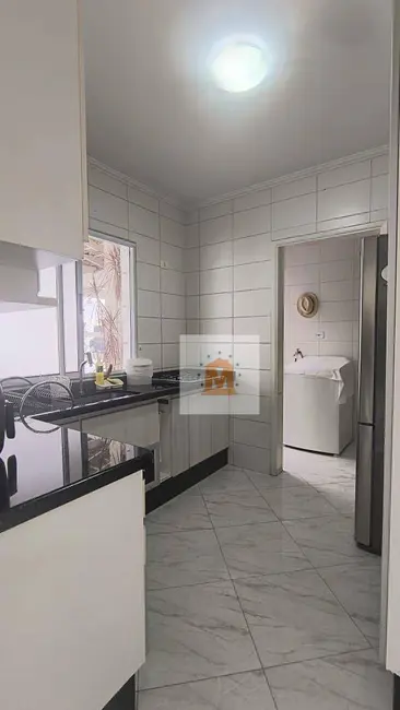 Sobrado com 3 quartos à venda em Jacarei - SP - imagem 4 Foto 4 de Sobrado com 3 quartos à venda em Jacarei - SP