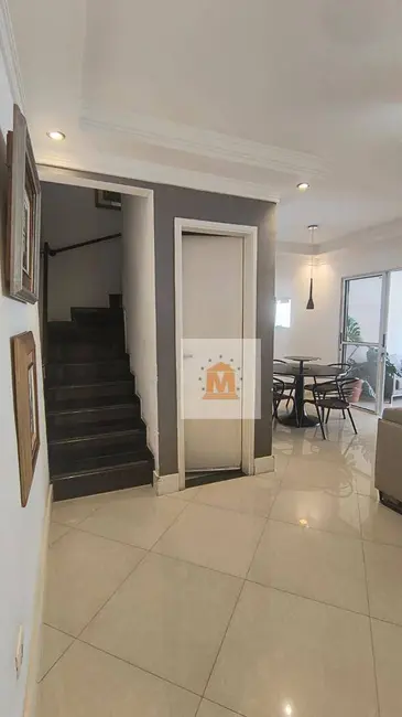 Sobrado com 3 quartos à venda em Jacarei - SP - imagem 5 Foto 5 de Sobrado com 3 quartos à venda em Jacarei - SP