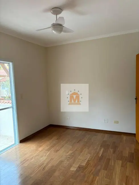 Sobrado com 3 quartos à venda, 180m2 em Cidade Jardim, Jacarei - SP - imagem 7 Foto 7 de Sobrado com 3 quartos à venda, 180m2 em Cidade Jardim, Jacarei - SP