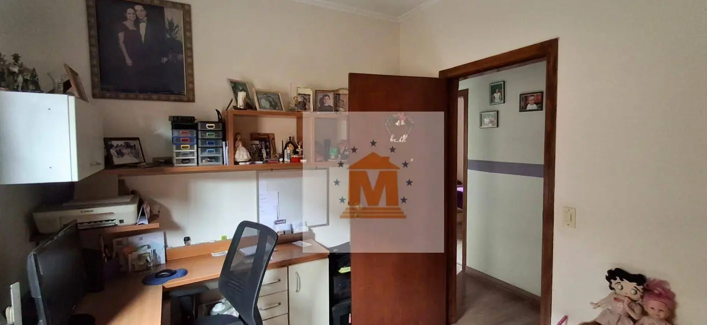 Casa com 3 quartos à venda, 250m2 em Jardim Emília, Jacarei - SP - imagem 4 Foto 4 de Casa com 3 quartos à venda, 250m2 em Jardim Emília, Jacarei - SP