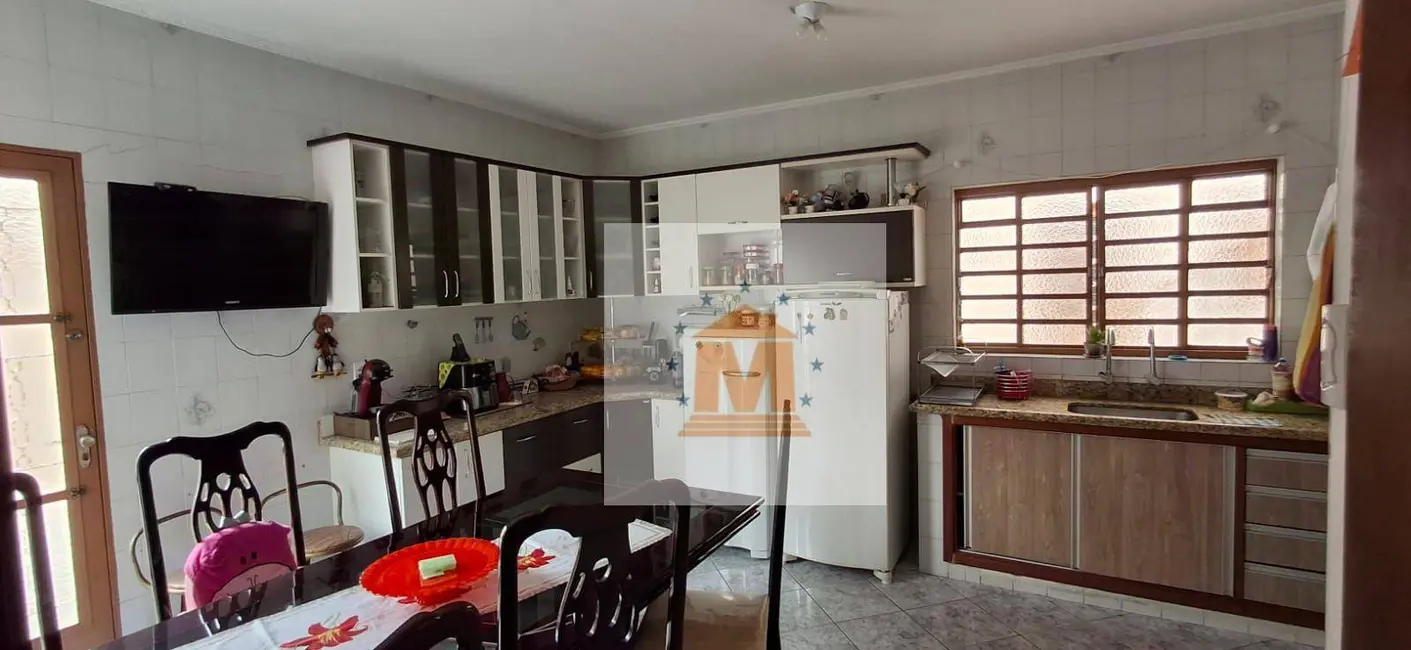 Foto 1 de Casa com 3 quartos à venda, 250m2 em Jardim Emília, Jacarei - SP