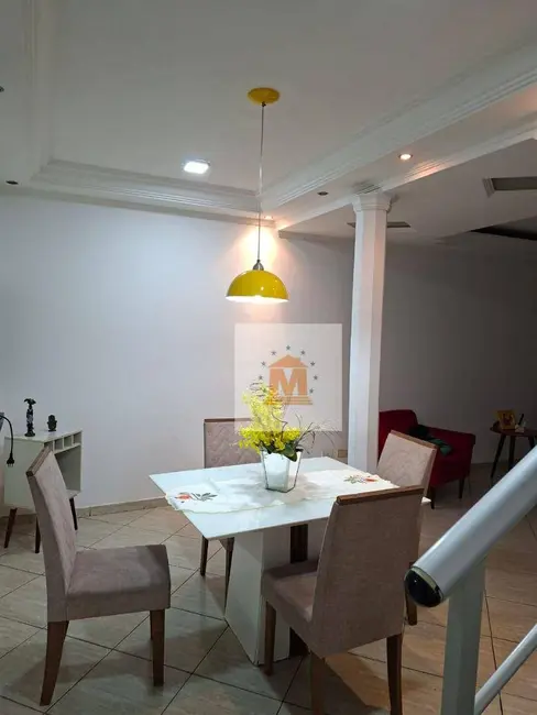 Foto 4 de Sobrado com 3 quartos à venda, 163m2 em Jardim Califórnia, Jacarei - SP