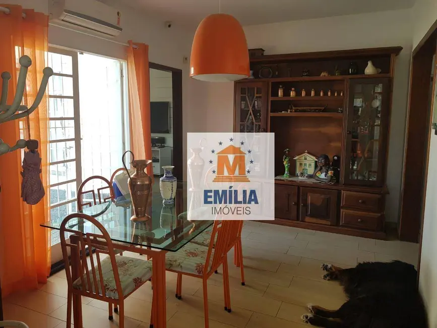 Foto 3 de Casa com 5 quartos à venda, 882m2 em Jardim Siesta, Jacarei - SP